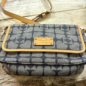 Kate Spade Navy and Cream crossbody spade design
Purse